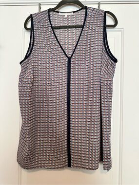 Violet & Claire Navy-Trim Geometric Print Sleeveless Top